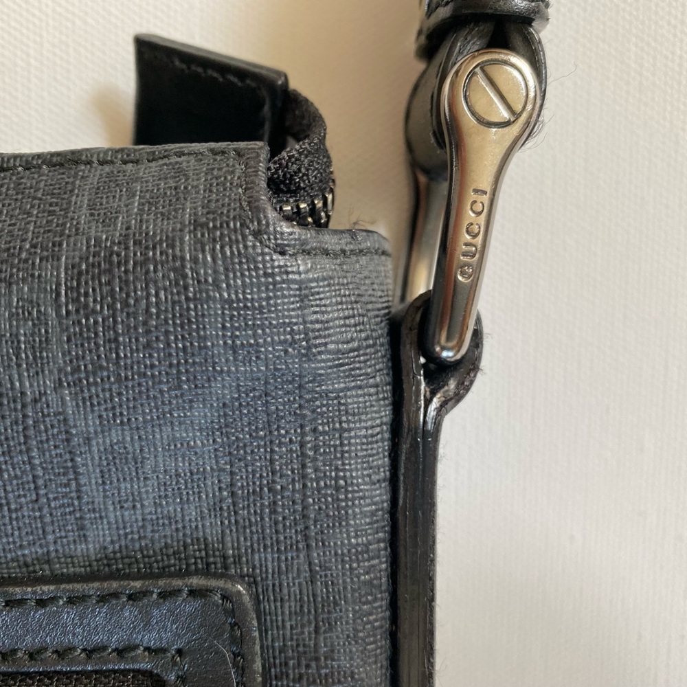 Gucci Black Gg Supreme Unisex Messenger Bag - Picture 6 of 10